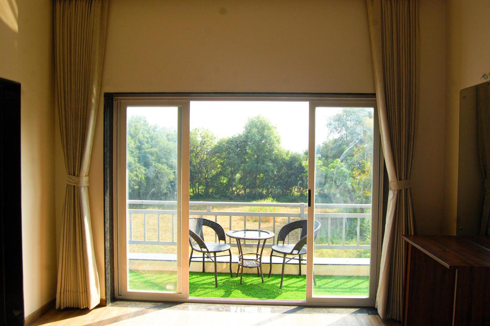 Krishna Riverside Resort Vasad Exterior foto