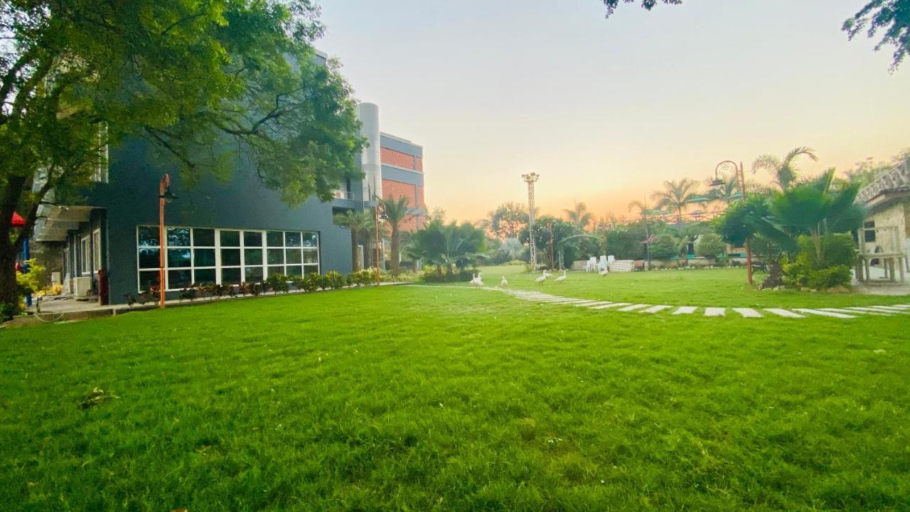 Krishna Riverside Resort Vasad Exterior foto