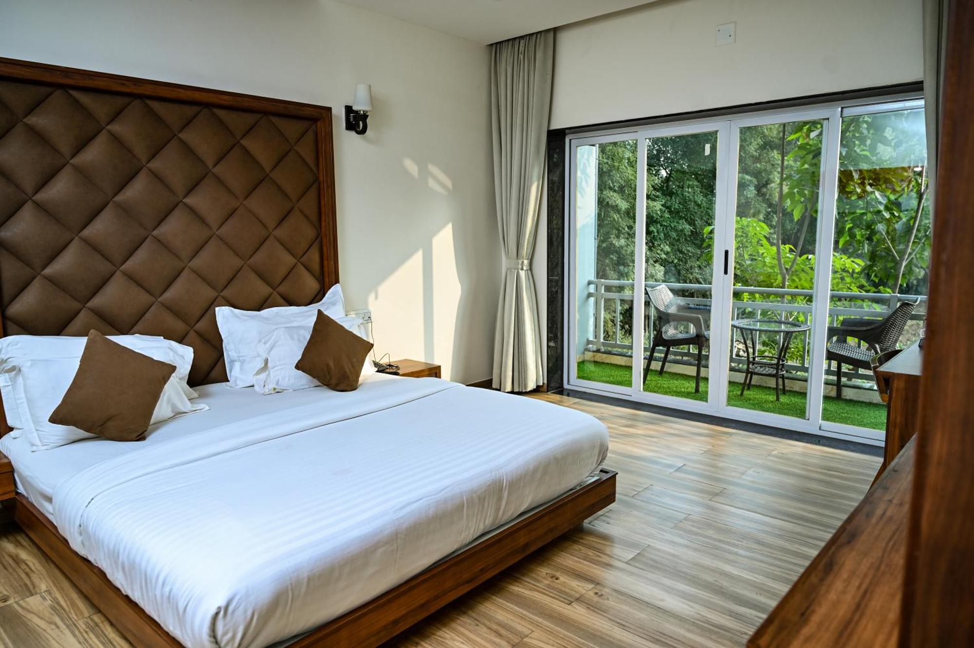 Krishna Riverside Resort Vasad Exterior foto