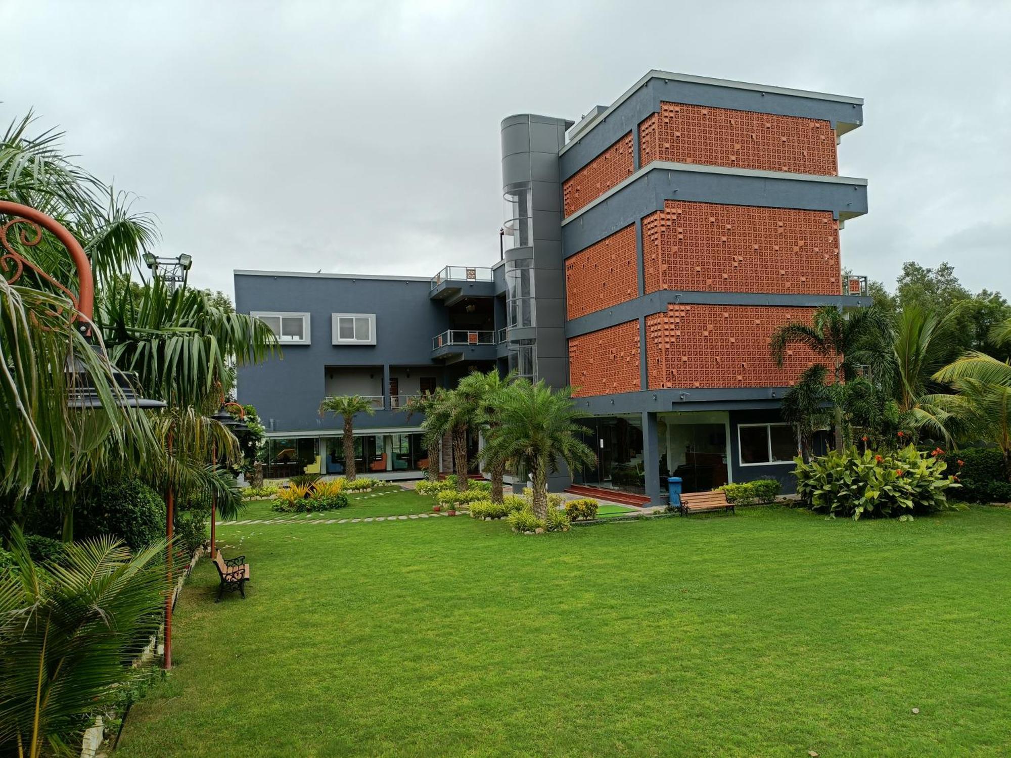 Krishna Riverside Resort Vasad Exterior foto