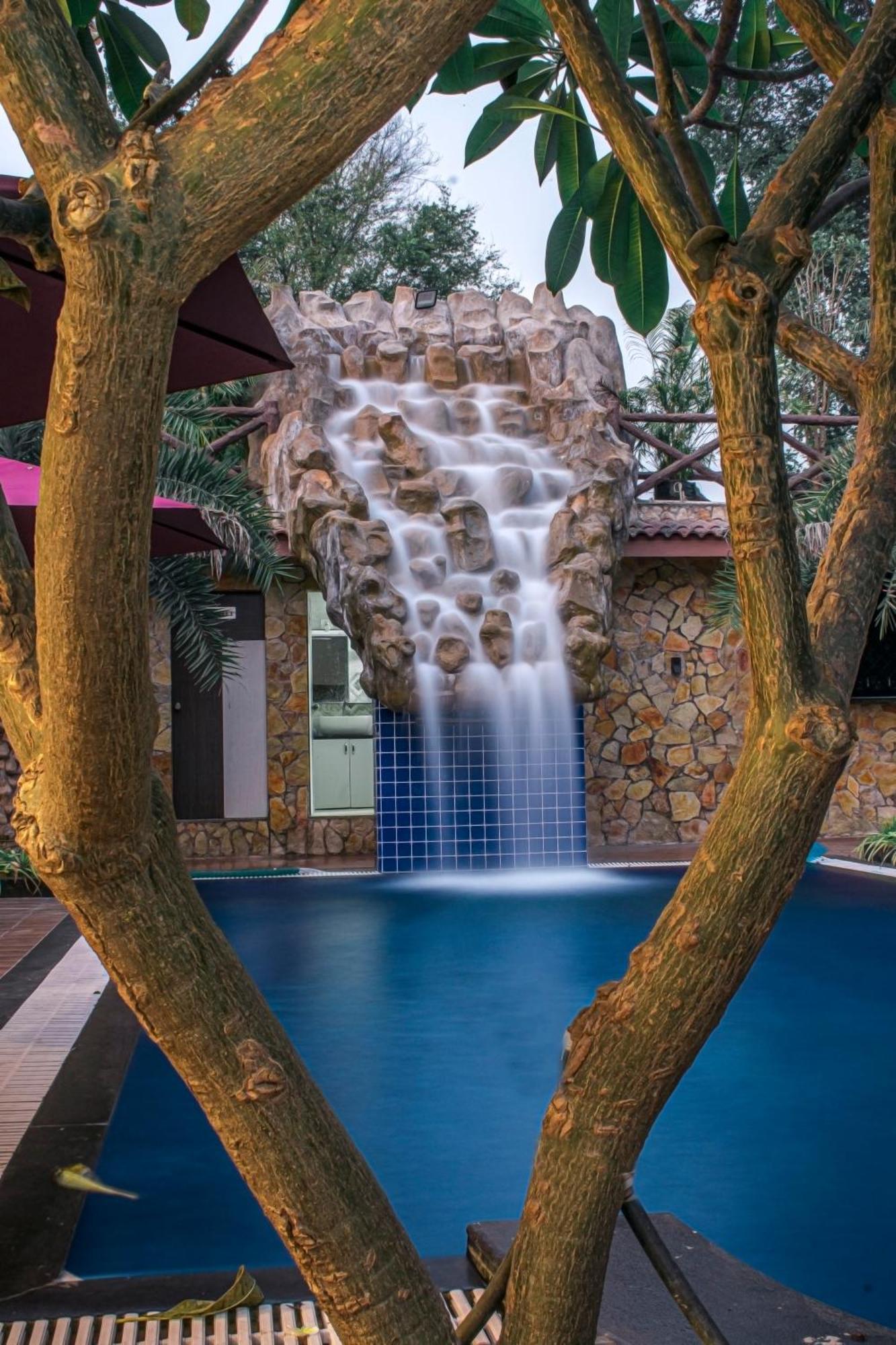 Krishna Riverside Resort Vasad Exterior foto